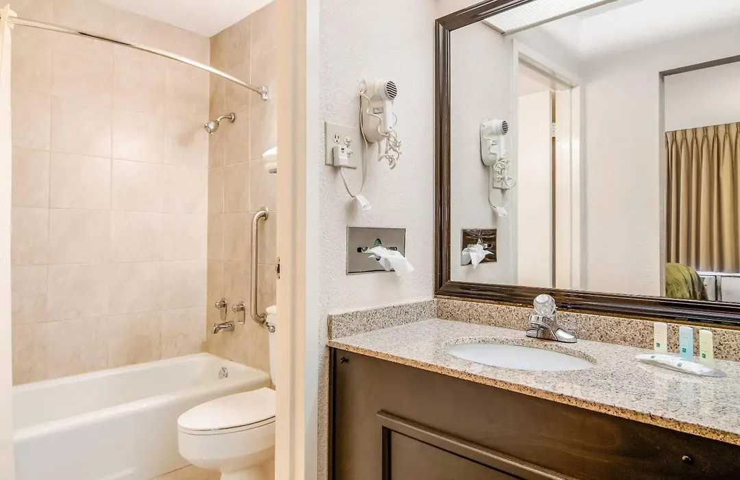 Quality Inn Suwanee I-85-1