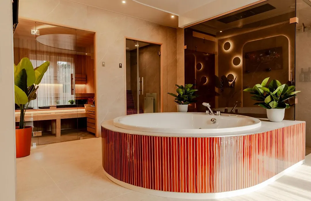 Boutique Hotel Charley'S-1