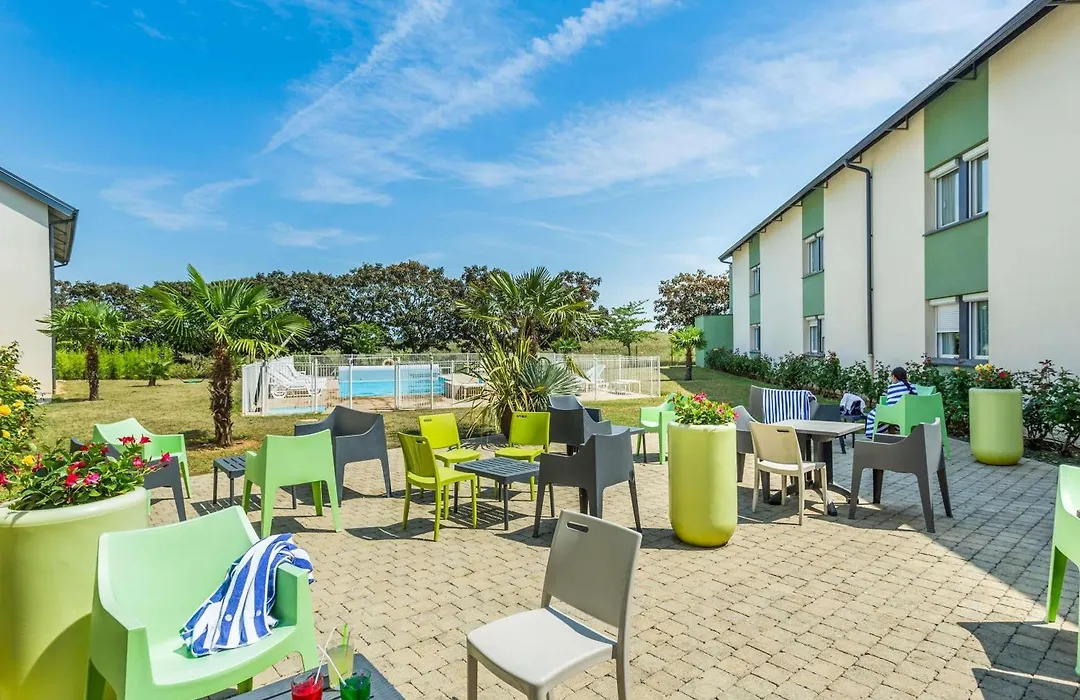 Hôtel Ibis Styles Bourges - Piscine extérieure chauffée - Restaurants à proximité-1