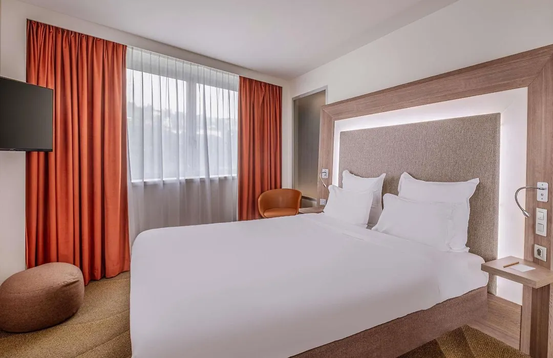 Novotel Lyon Centre-Confluence Bord De Saone-1
