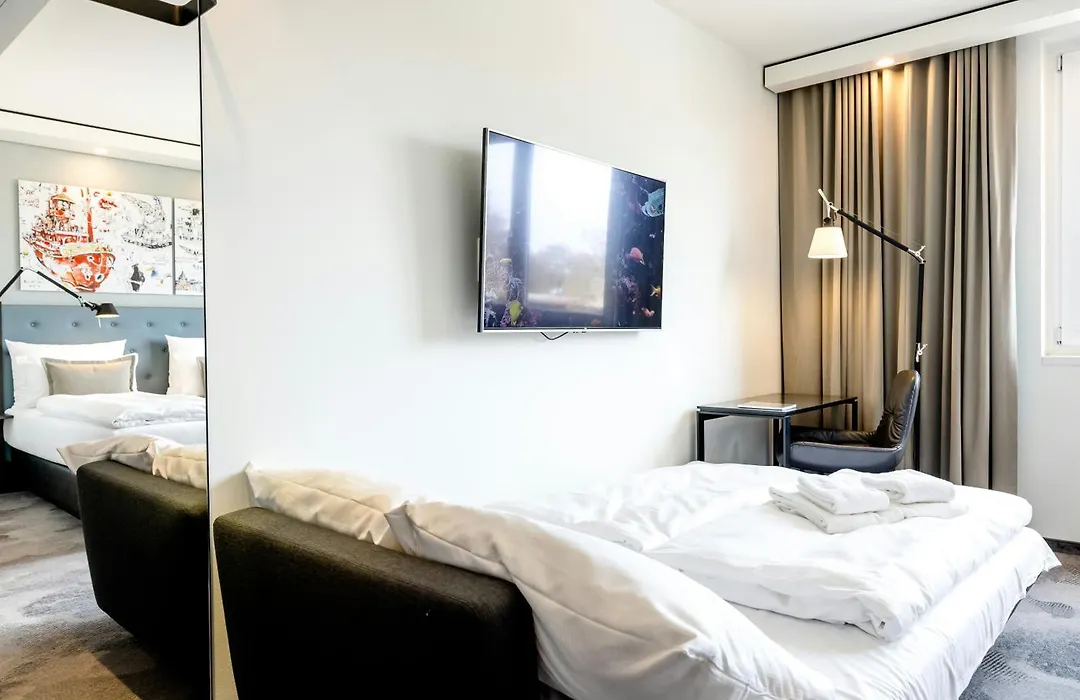 Motel One Hamburg-Altona-1