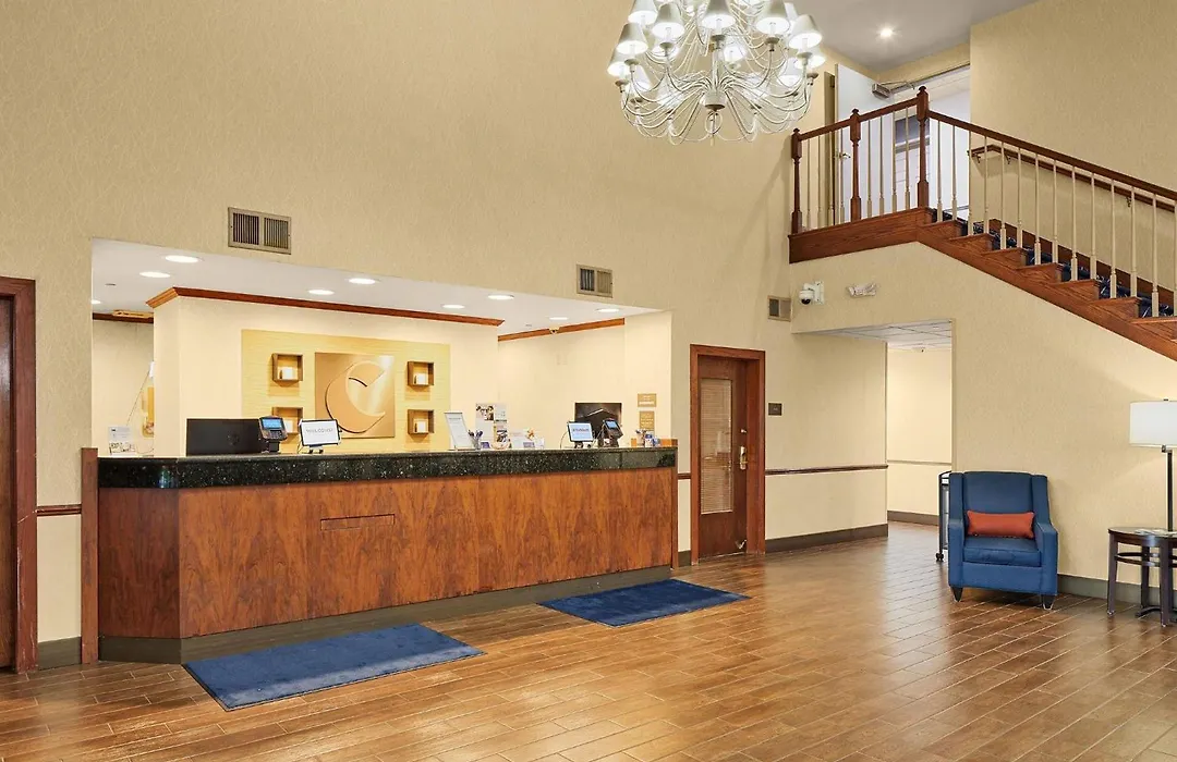Comfort Suites Milwaukee Airport-1