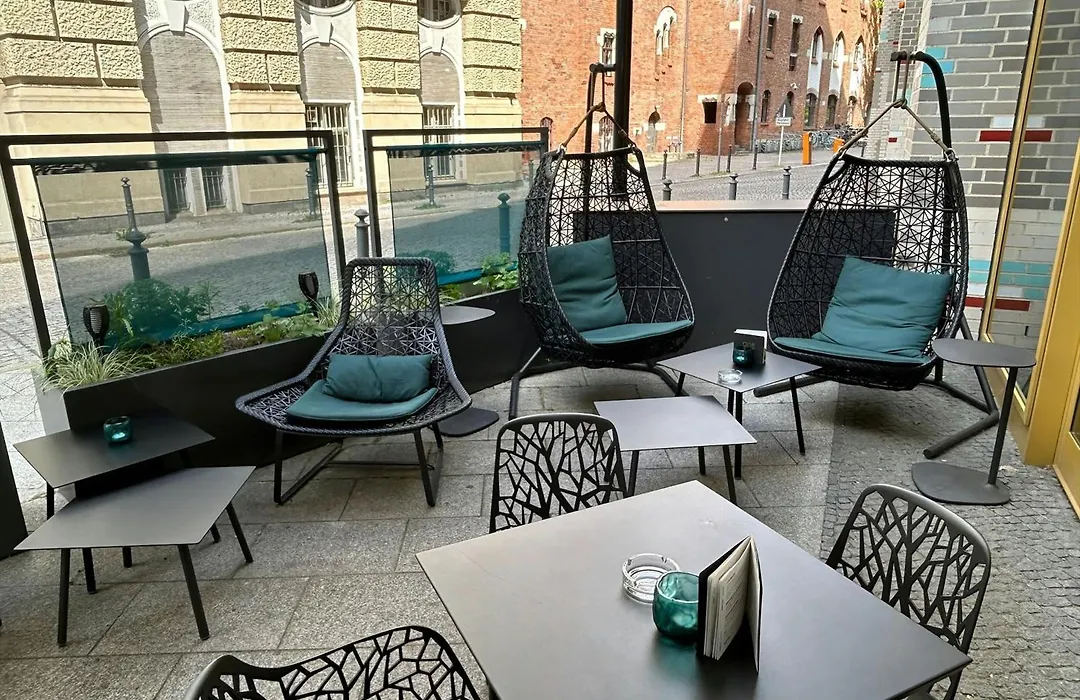 Motel One Hamburg-Altona-1
