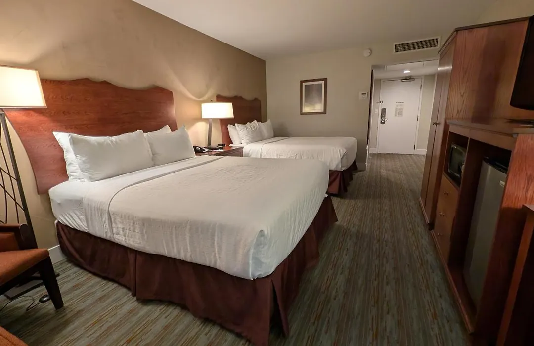 Wyndham Visalia-1