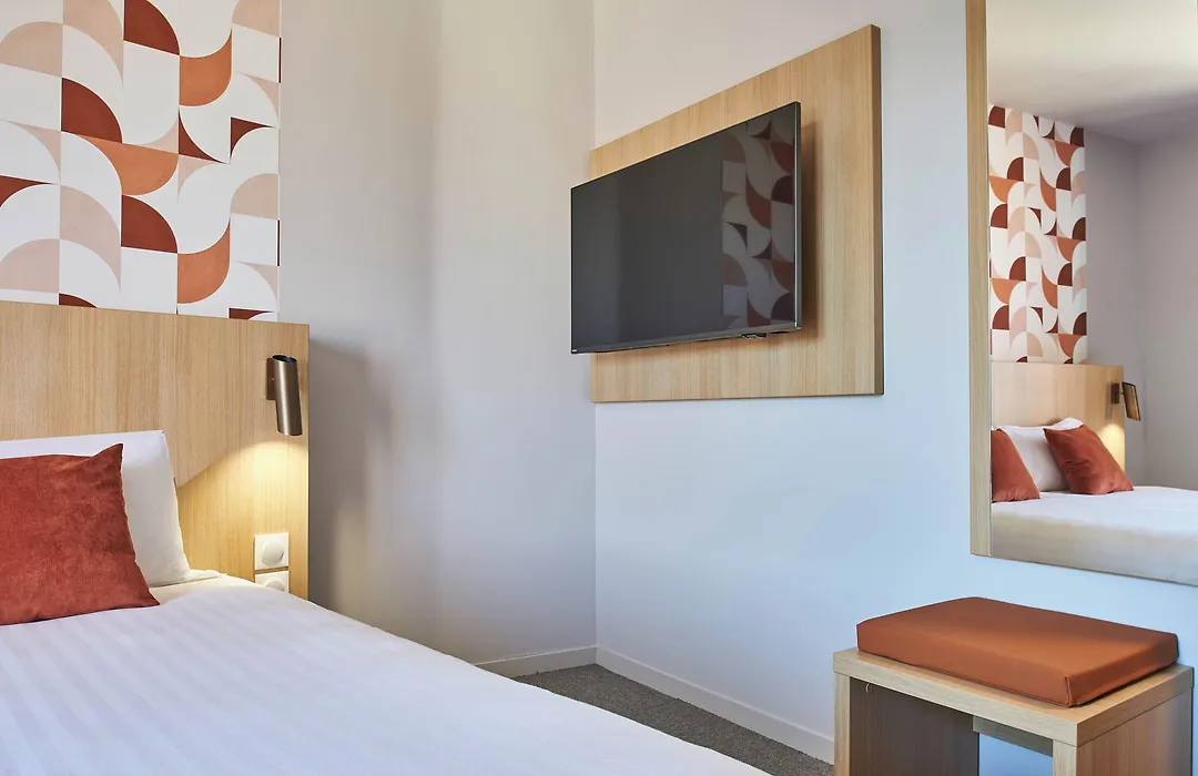 Originals Boutique, Hôtel Larivaut, Puy-Guillaume-1