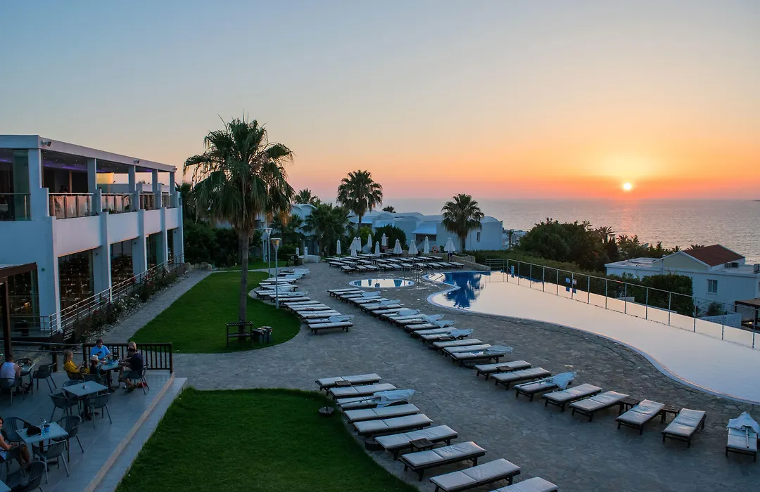 Theo Sunset Bay Hotel-1
