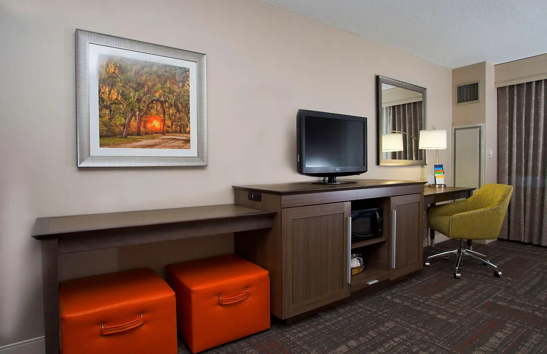 Hampton Inn & Suites Valdosta/Conference Center-1