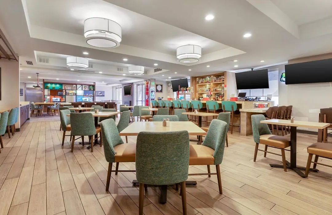 Holiday Inn & Suites Oakland - Airport By Ihg-1