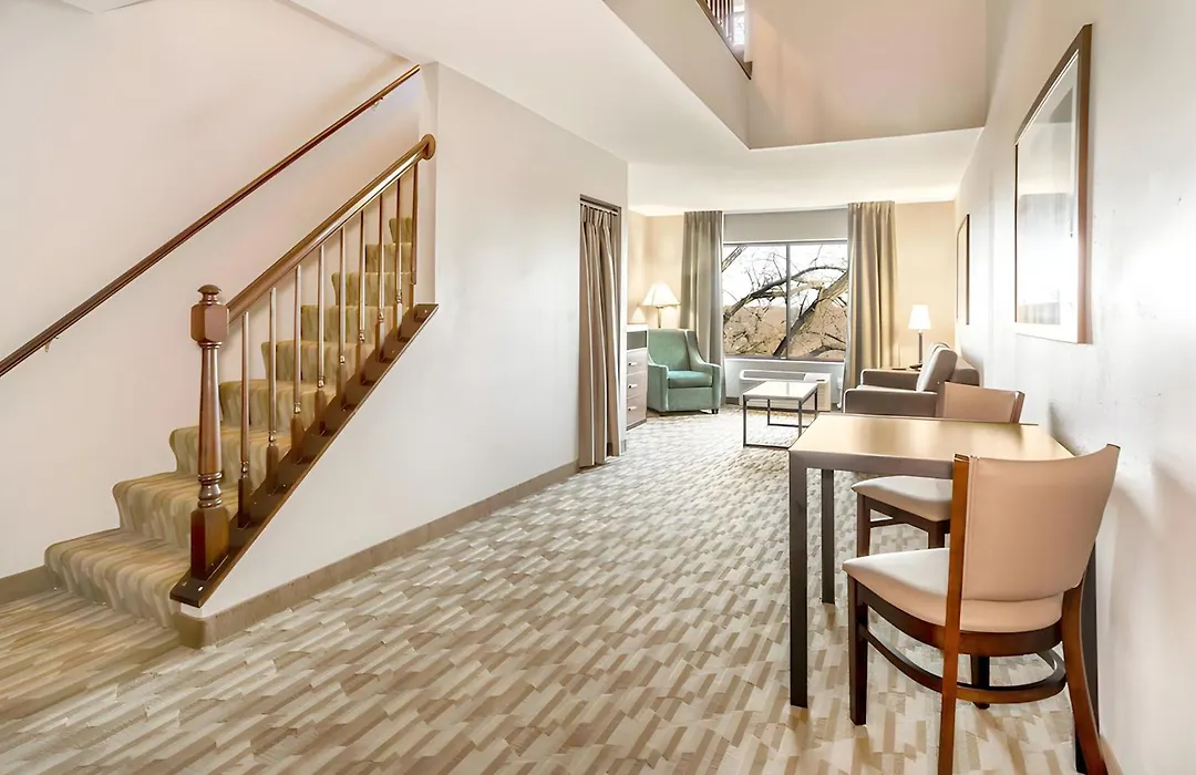Riverview Inn & Suites, An Ascend Collection Hotel-1