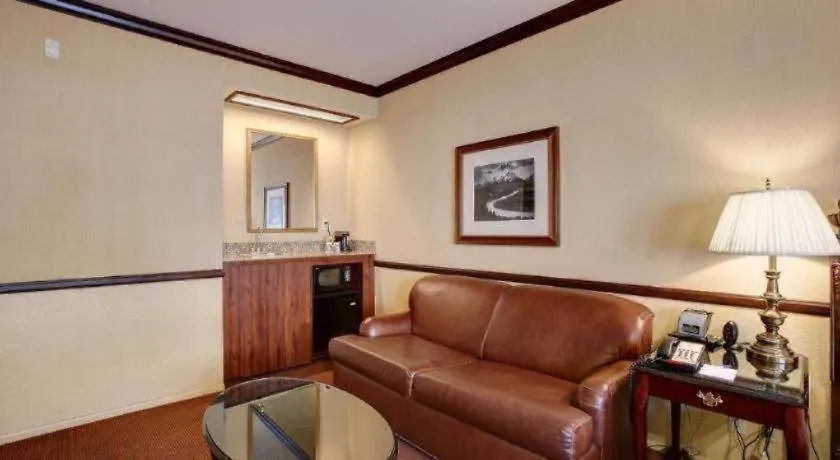 Folk Inn Ontario Airport-1