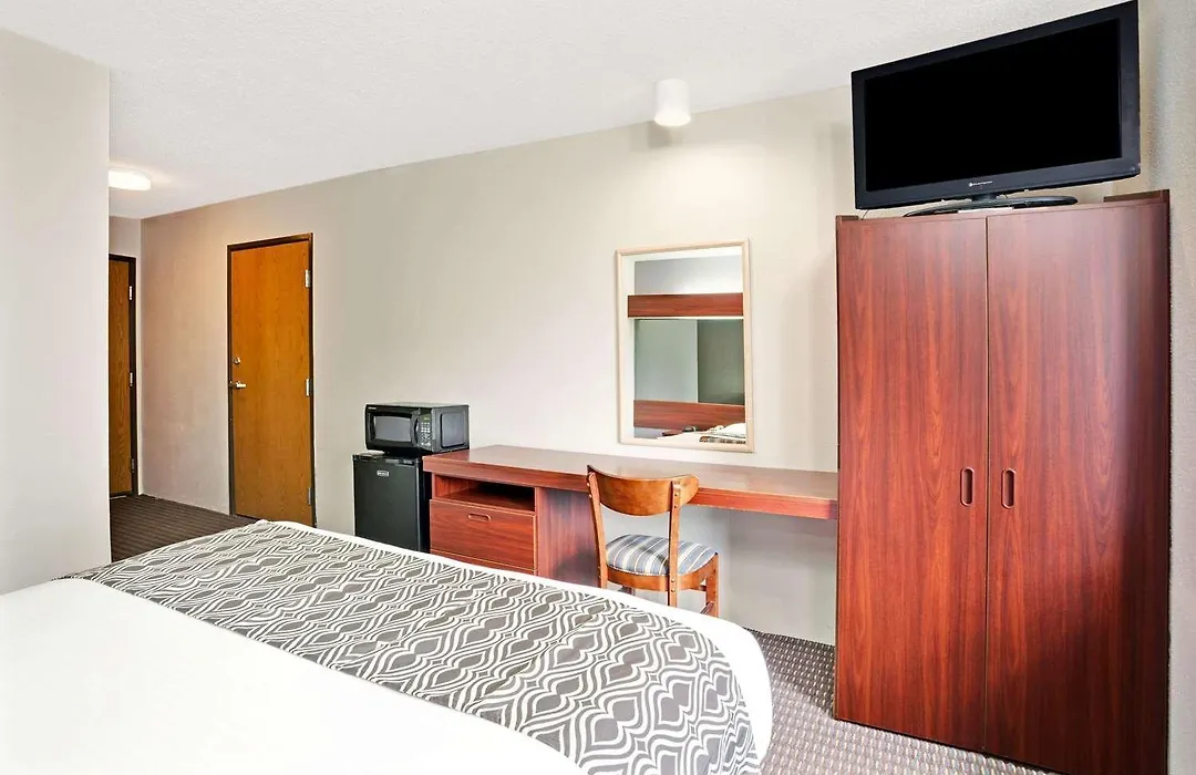 Microtel Inn & Suites By Wyndham Detroit Roseville-1