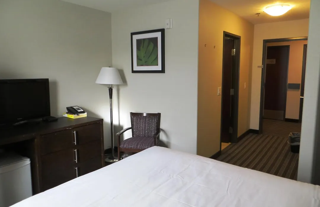 Super 8 By Wyndham Saskatoon Near Downtown-1