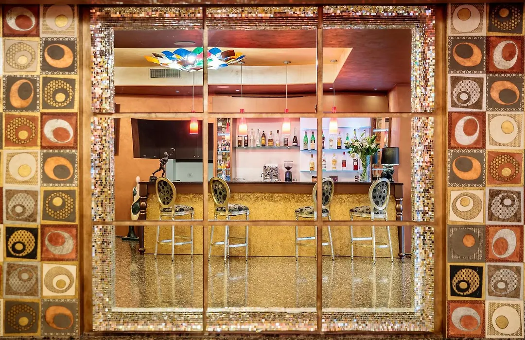 Base Hotel-1
