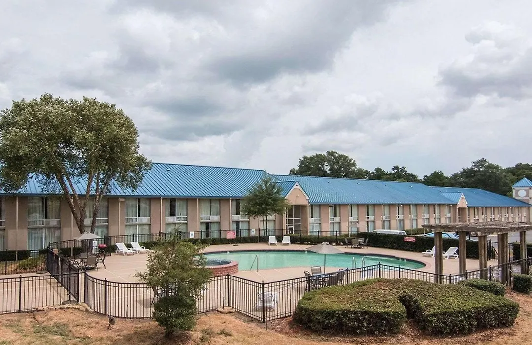 Economy Inn & Suites-1