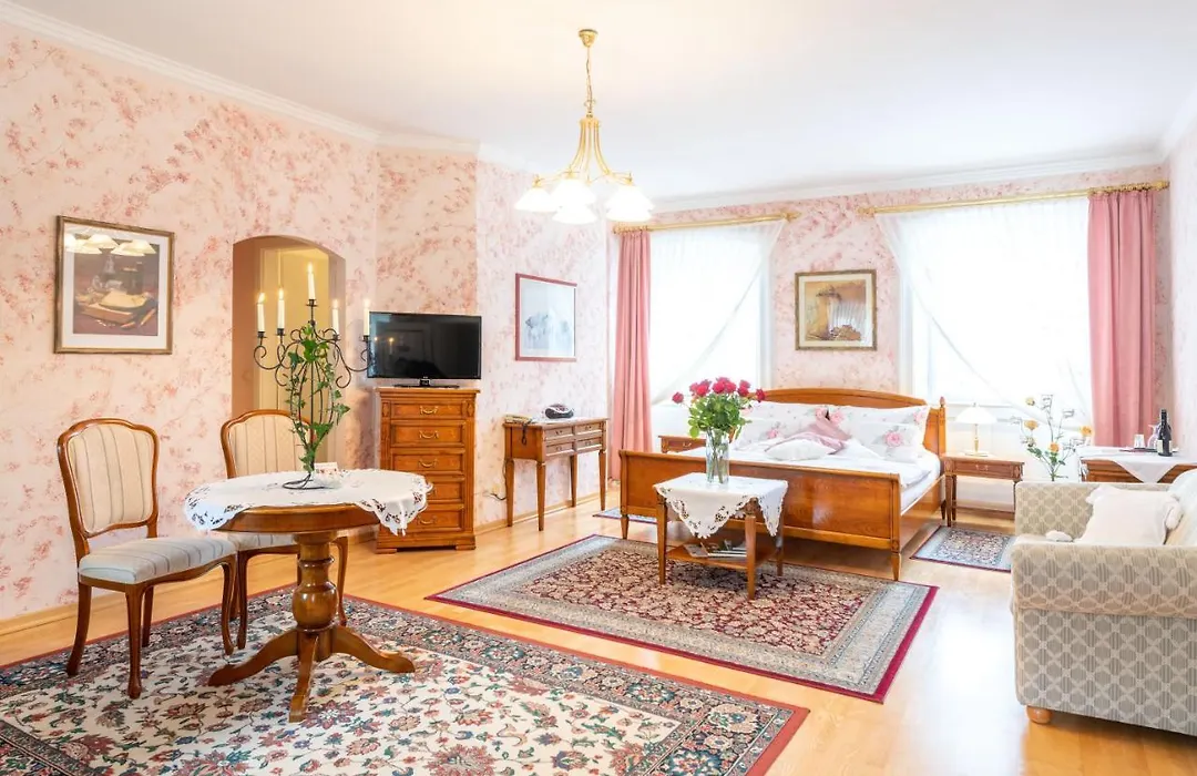 Schlosshotel Rosenau Superior-1