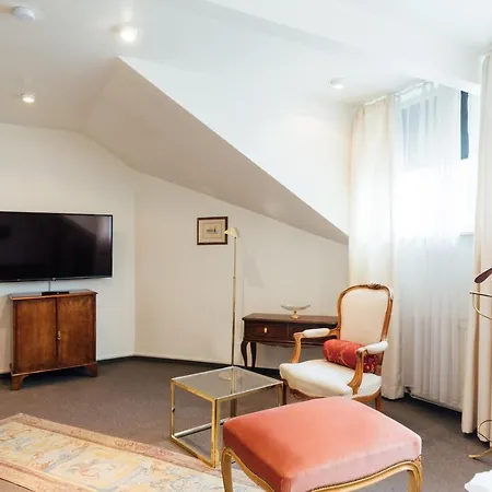 Das Kleine Hotel-3