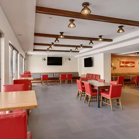 The Crossroads Hotel - Newburgh-2