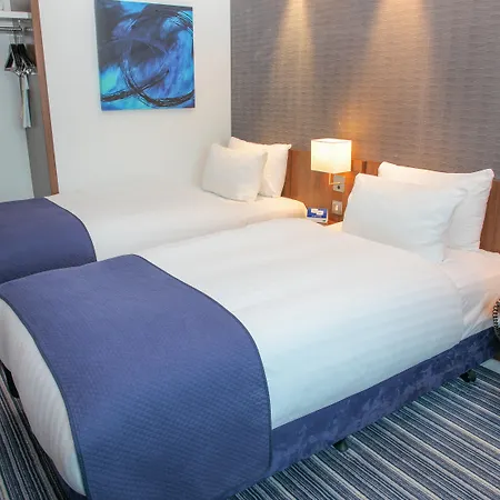 Holiday Inn Express London Heathrow T5 By Ihg-2