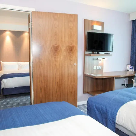 Holiday Inn Express London Heathrow T5 By Ihg-3