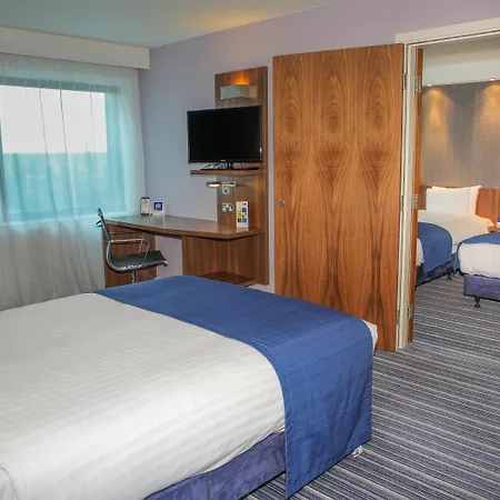 Holiday Inn Express London Heathrow T5 By Ihg-3