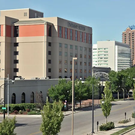 Embassy Suites Des Moines Downtown-3