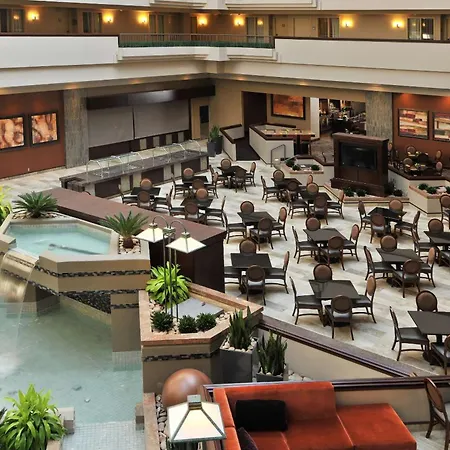 Embassy Suites Des Moines Downtown-2