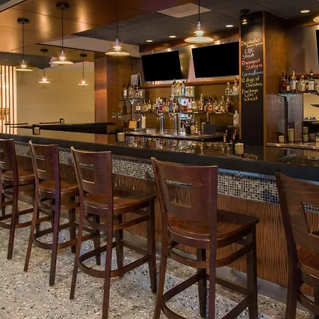 Doubletree By Hilton Newark-2