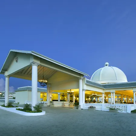 Grand Palladium Lady Hamilton Resort & Spa-3