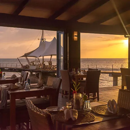 Coco De Mer Hotel And Black Parrot Suites-2