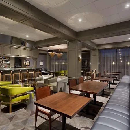 Hilton Suites Chicago/Oakbrook Terrace-2