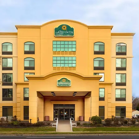 La Quinta By Wyndham Garden City-2