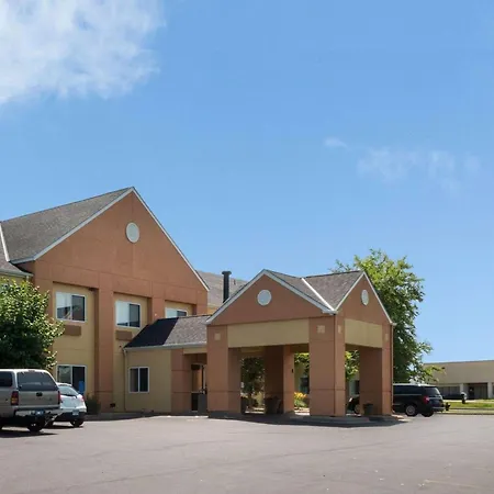 Quality Inn Lakeville North-2