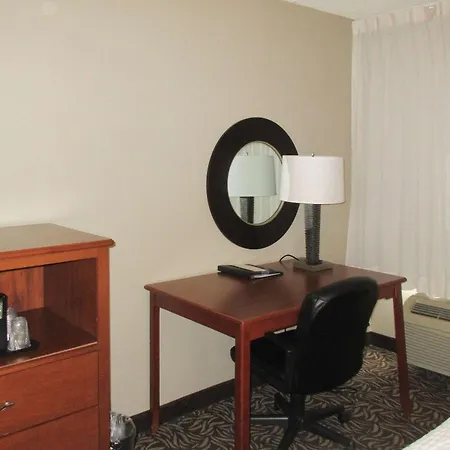 Clarion Inn & Suites Cortland - University Area-2