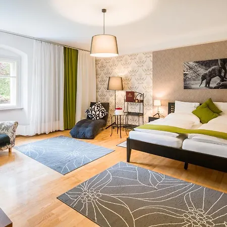 Schlosshotel Rosenau Superior-3