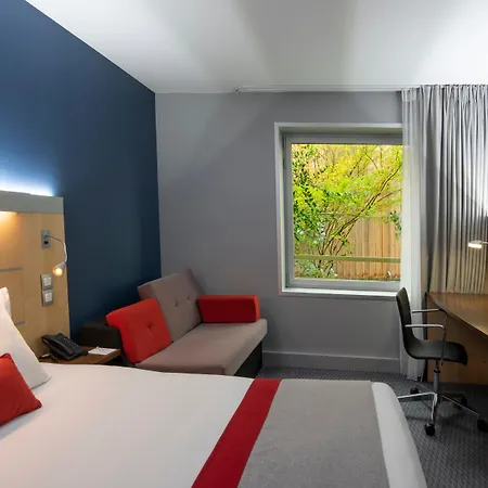 Holiday Inn Express Paris-Canal De La Villette By Ihg-2