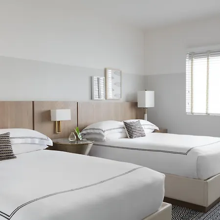 Kimpton Surfcomber Hotel By Ihg-3