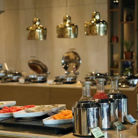 The Leela Ambience Convention Hotel Delhi-3