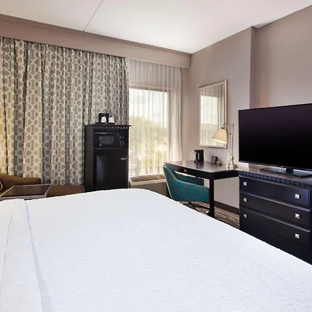Hampton Inn & Suites Cleveland-Airport/Middleburg Heights-3