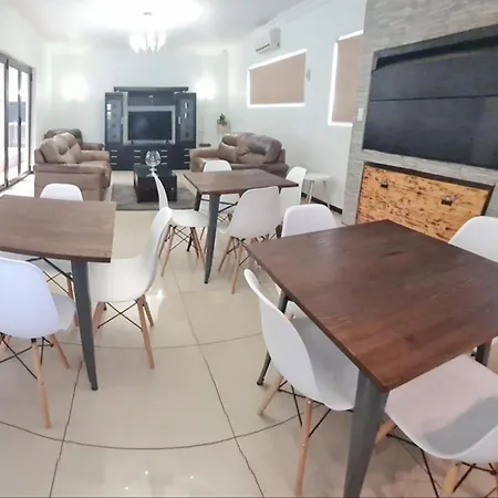 Carlo'S Boutique Guesthouse-2