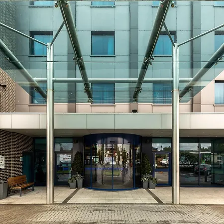 Holiday Inn Express London Heathrow T5 By Ihg-2