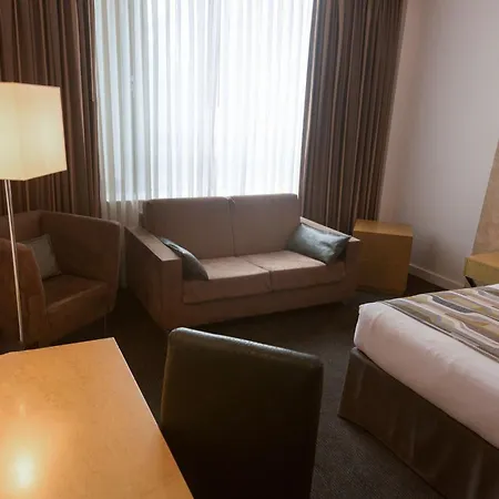 Park Plaza Cardiff-3