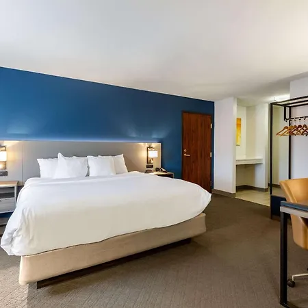 Comfort Inn & Suites Fremont-2