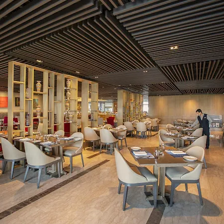 The Leela Ambience Convention Hotel Delhi-3