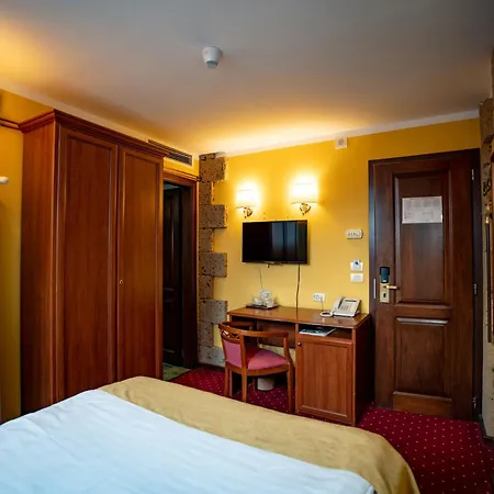 House Of Dracula Hotel-2