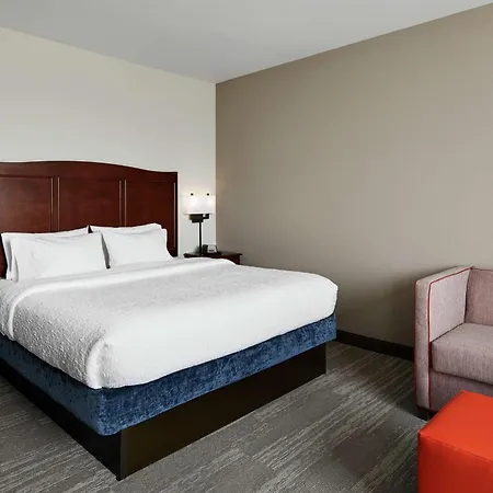 Hampton Inn & Suites Mt. Prospect-3