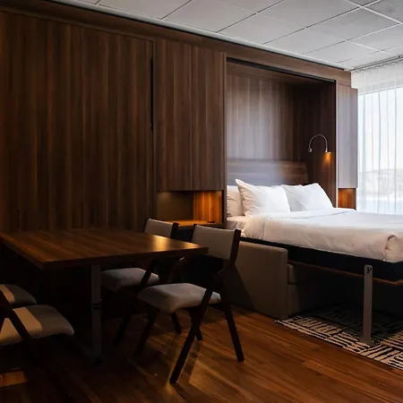 Hotel Chicoutimi, Affilie A Hyvi-2