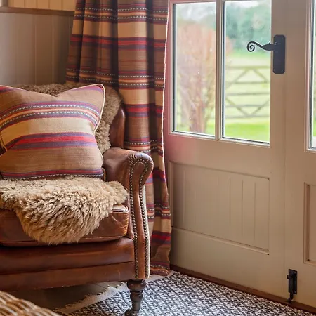 Holly Lodge Boutique B&B-2