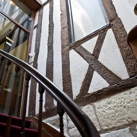 Logis Hotel Du Theatre-3
