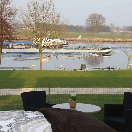 Veerhuys Tante Jet-3
