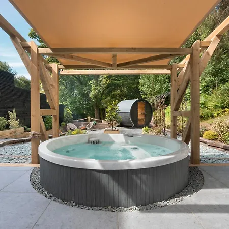 Aphrodites Group - Luxury Hot Tub Suites In Central Lake District!-3